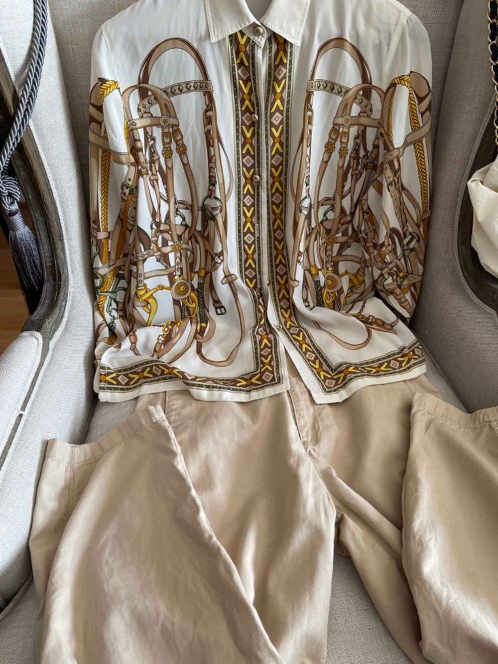 Printed equestrian-inspired Scarf Printed Button-Down Shirt gold buttons - Picture 3 of 9